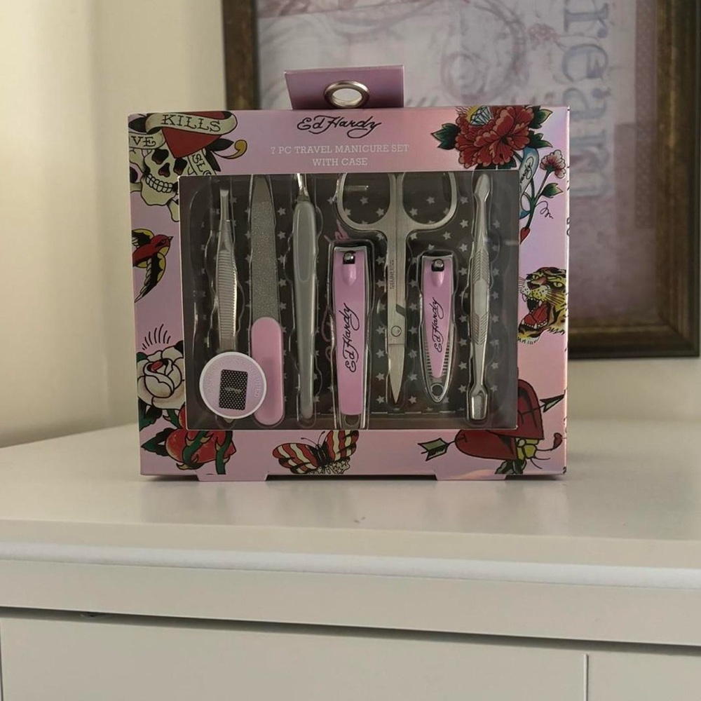 Super cute and exclusive Ed hardy 7 piece manicure set with exclusive case